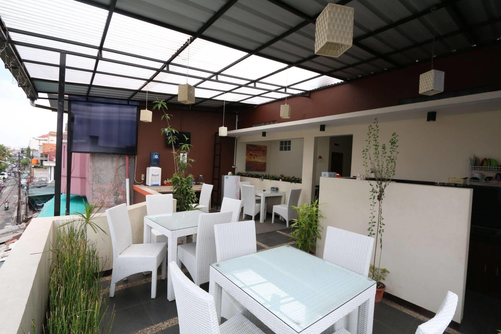 Bantal Guling Pasar Baru Hotel Bandung Exterior photo